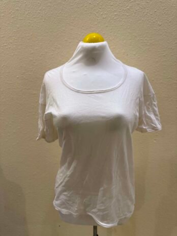 H009: Medium Essential Comfort Soft White Loose Fit Everyday Tee